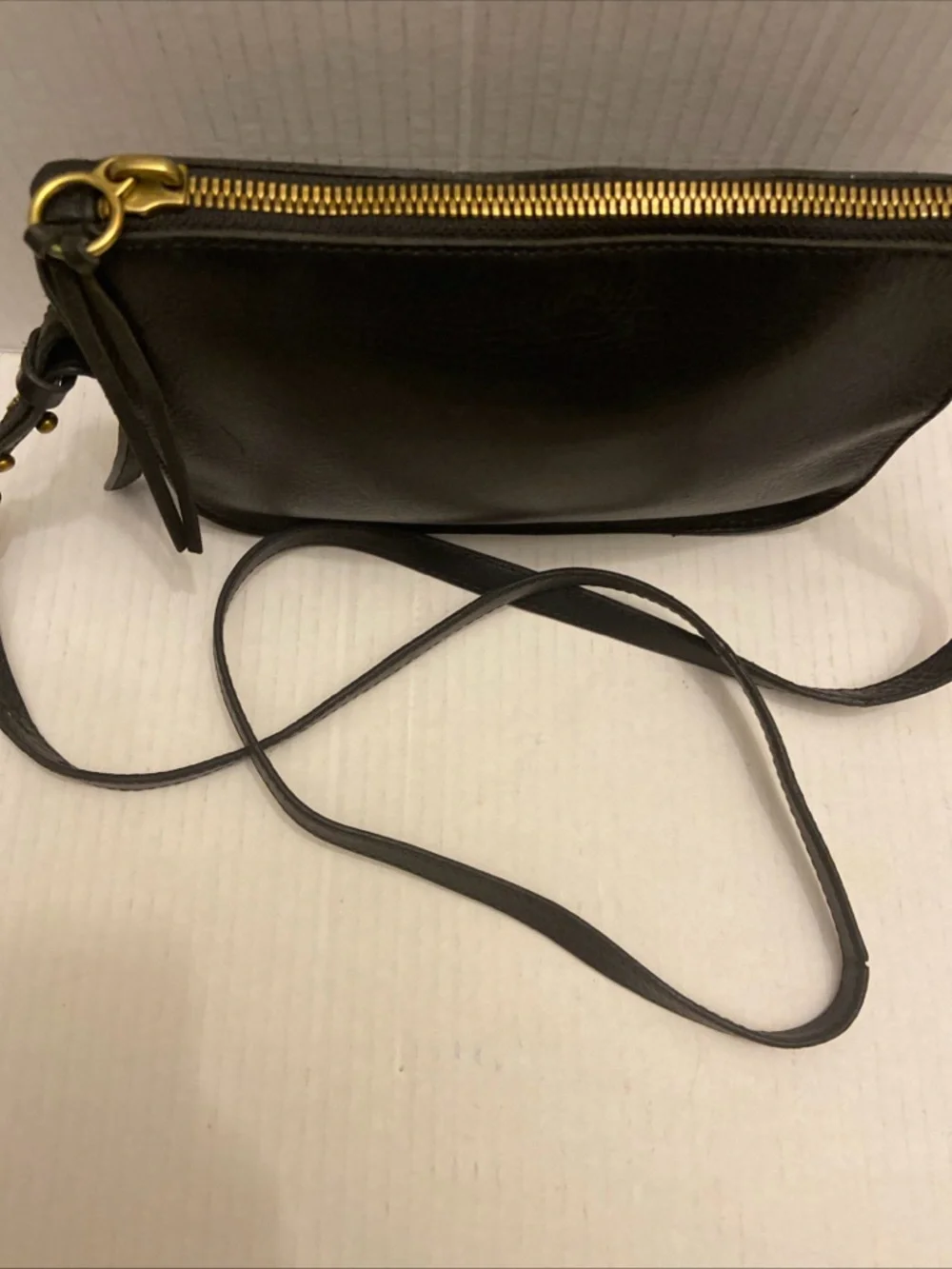 MADEWELL The Simple Crossbody Bag in True Black. - Picture 4 of 14